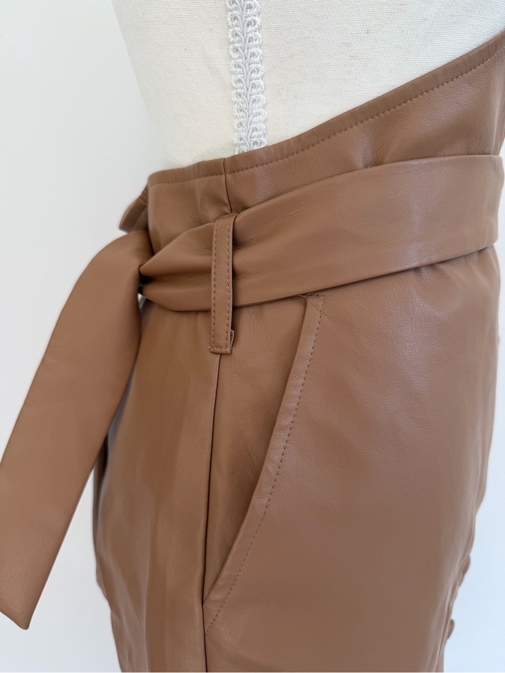 NWT Revolve Bardot Tie Waist Skirt in Tan Size 8 - Picture 5 of 6